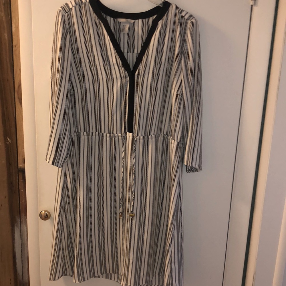 H&M shirt dress with 3/4 sleeve.